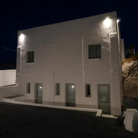 Center Freedom Fira (Santorini)